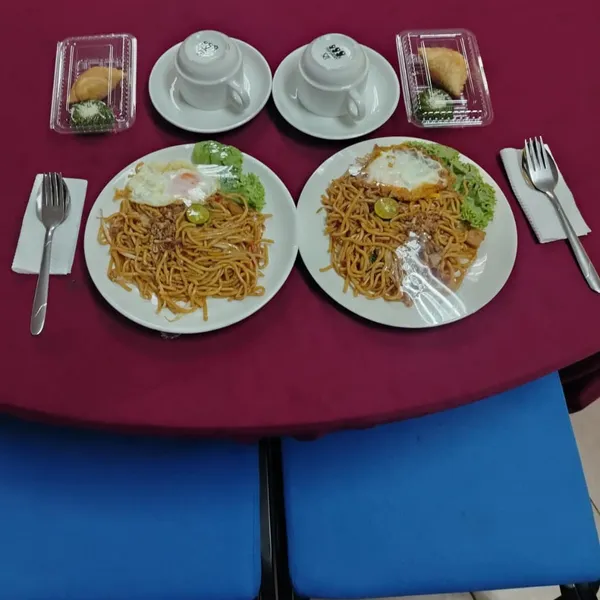 Hidangan berpinggan untuk katering bilik mesyuarat Lubok Sarapan