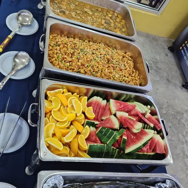 Buffet katering Lubok Sarapan dengan ayam, kari, pasta dan sate di Durian Tunggal