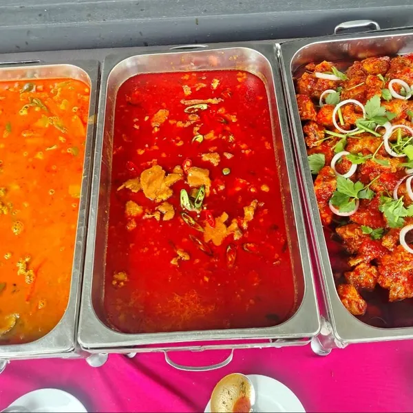 Kawah kari, asam pedas dan ayam masak merah untuk buffet katering Lubok Sarapan